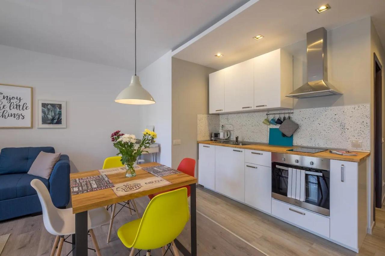 Quiet & Airy Modern Apt. Centre Free Parking דירה סופיה